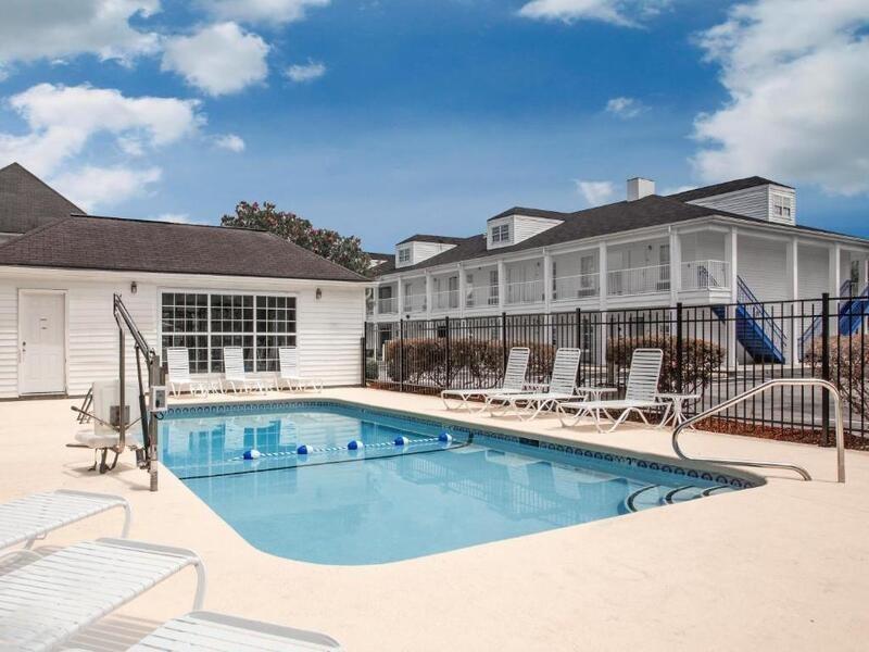 Baymont By Wyndham Brunswick Ga Hotel Exterior photo