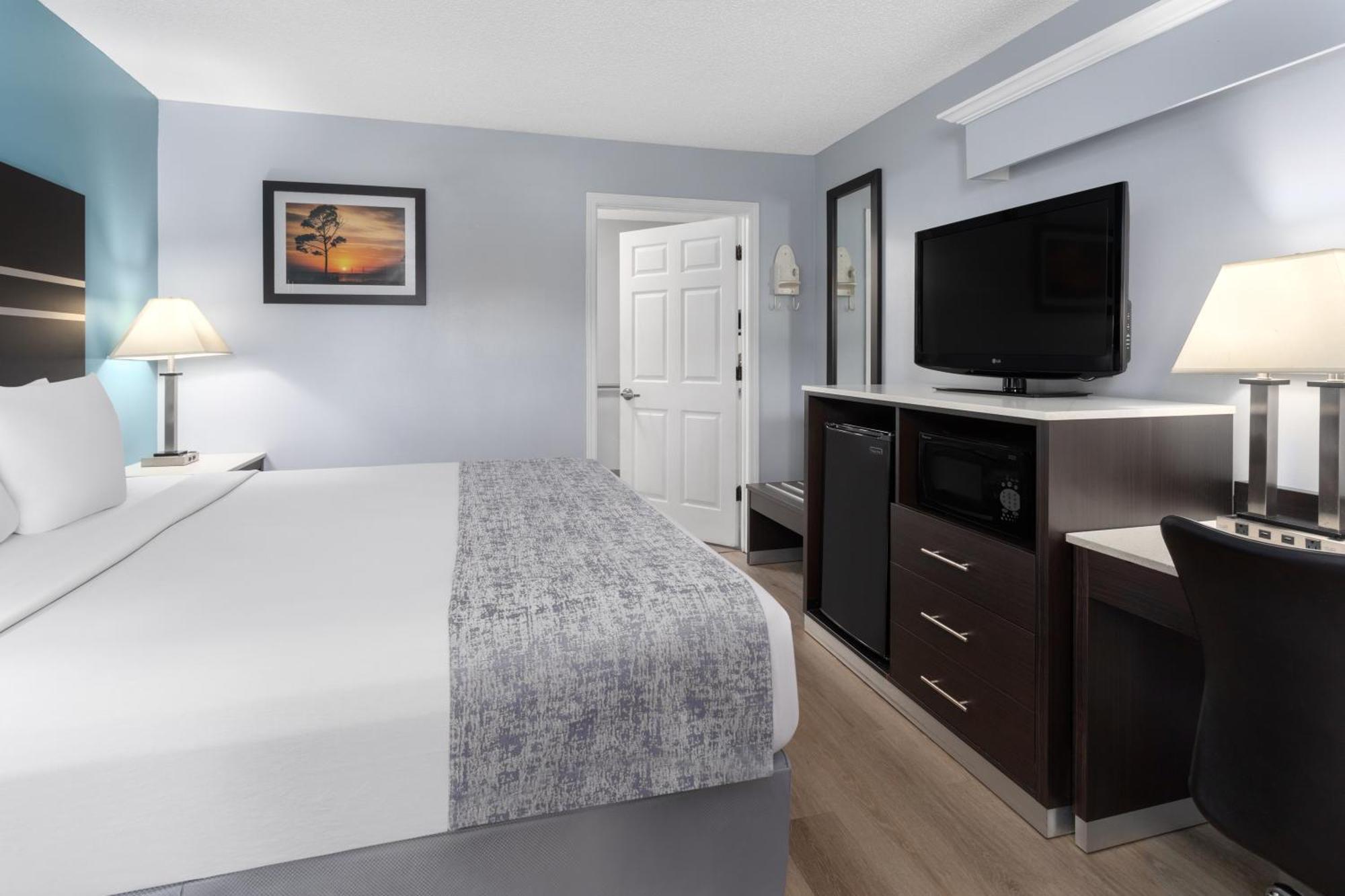 Baymont By Wyndham Brunswick Ga Hotel Exterior photo