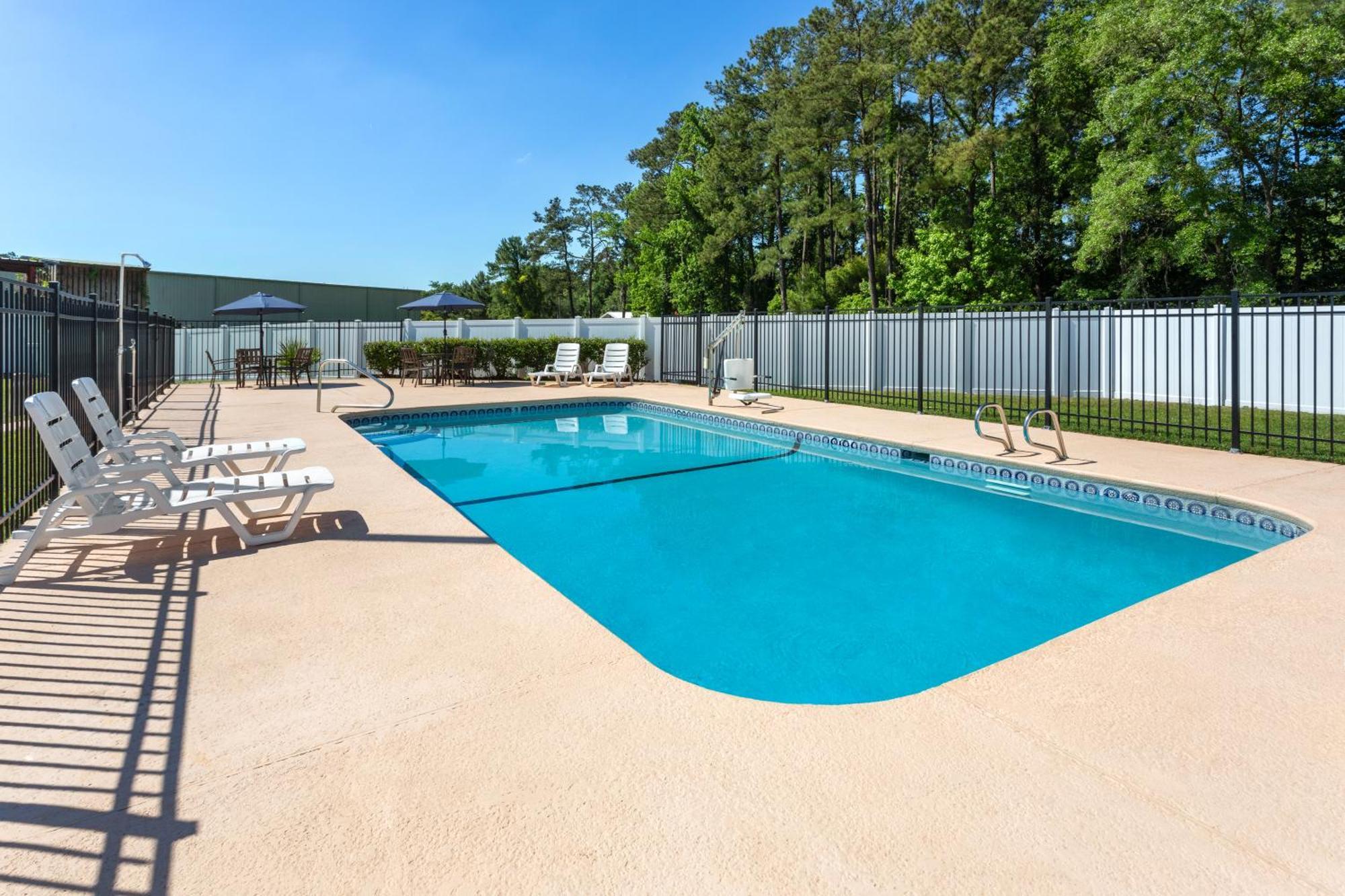 Baymont By Wyndham Brunswick Ga Hotel Exterior photo