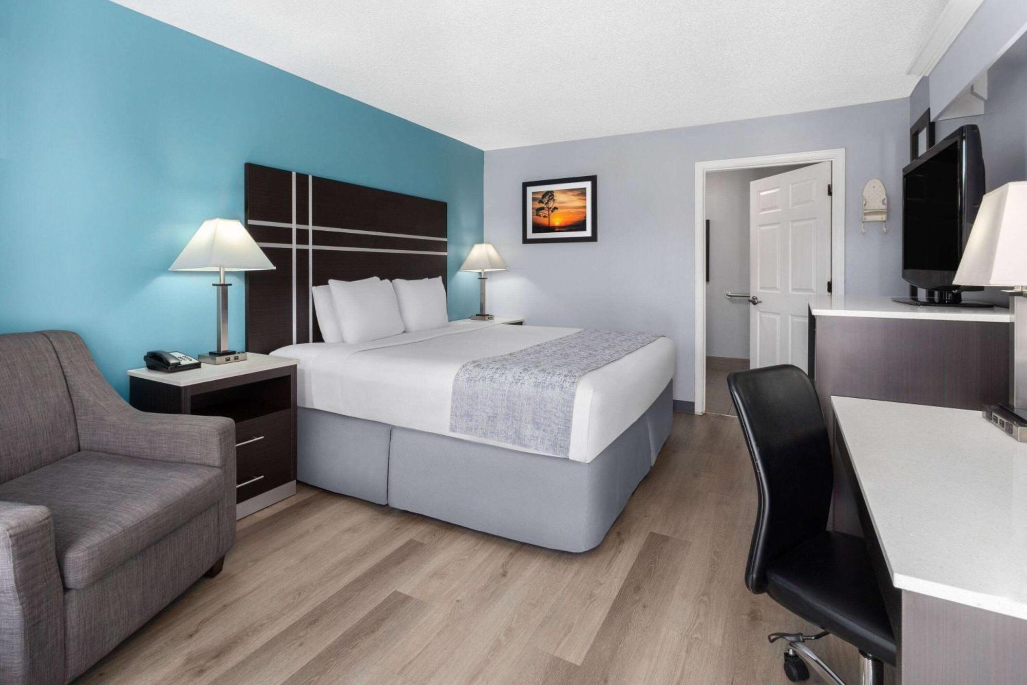 Baymont By Wyndham Brunswick Ga Hotel Exterior photo