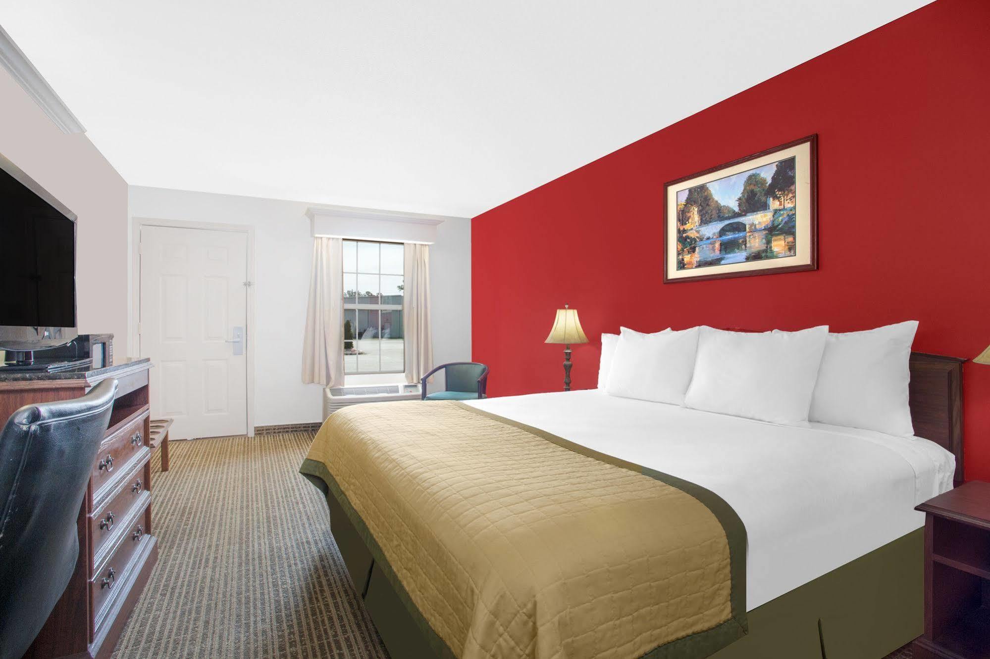 Baymont By Wyndham Brunswick Ga Hotel Exterior photo